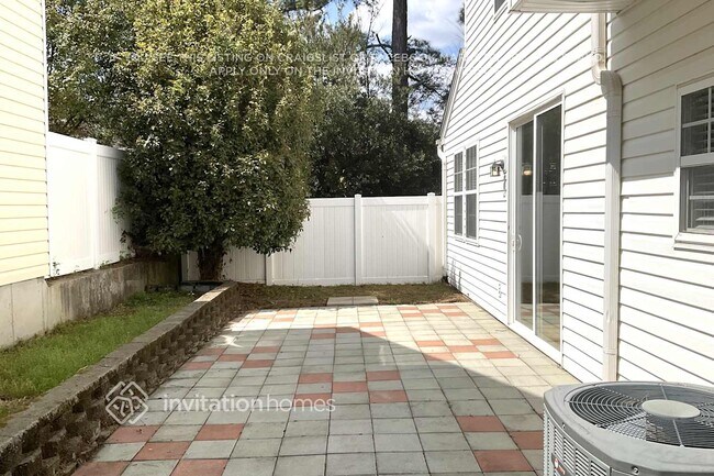 Building Photo - 9220 Meadowmont View Dr