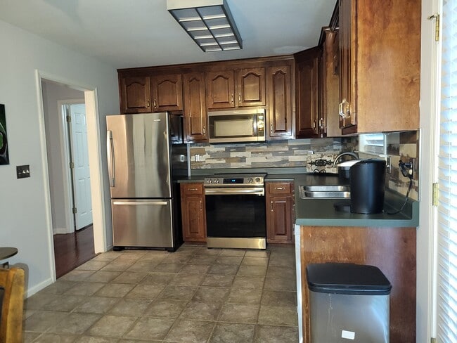 Building Photo - 2115 Geneva Dr