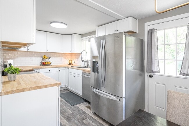 Building Photo - 750 Sharp Pl