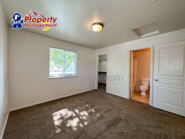 Building Photo - 4924 W Stoker Ln