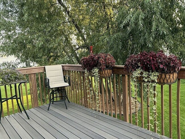 Building Photo - 9165 Golden Pond Ln N