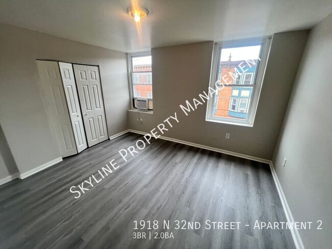 Building Photo - Newly Renovated 3 Bedroom Apartment For Re...