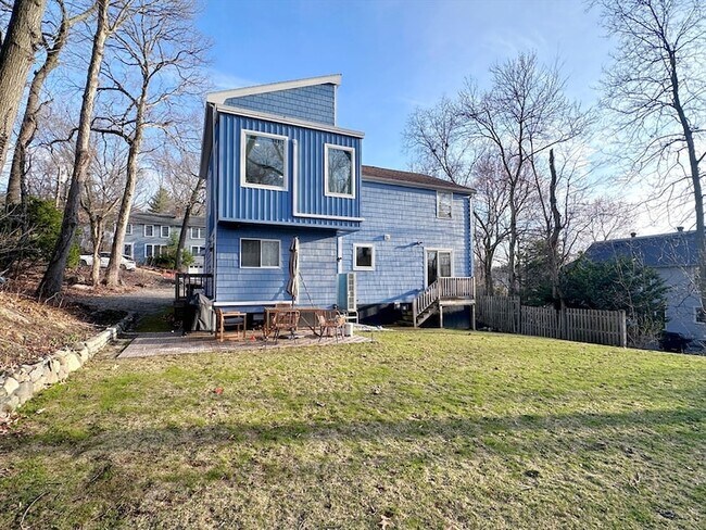 Building Photo - 27 Rockville Ave