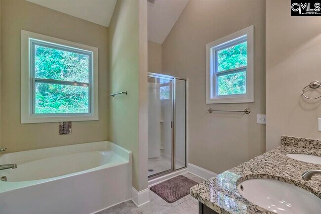 Building Photo - 105 High Bluff Ln
