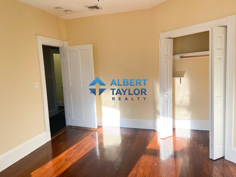 Building Photo - 19 Parker Hill Ave