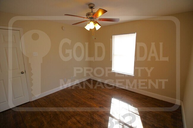 Building Photo - 905-907 Estelle Ave