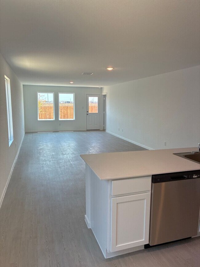 Building Photo - Charming 4 beds 2 baths in San Antonio!