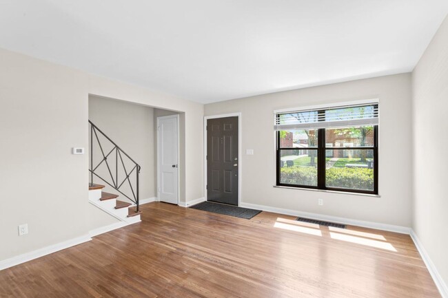 Building Photo - 638 Blenheim Rd