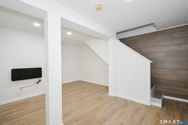 Building Photo - 421 Emmett St