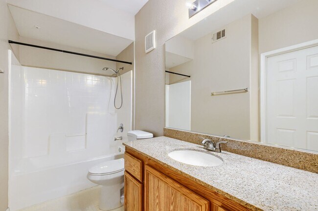 Building Photo - Stylish 2 Bedroom Condo With Community Amenities!