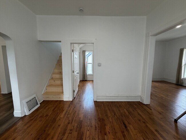 Building Photo - 4 Bedroom updated home in Grand Rapids