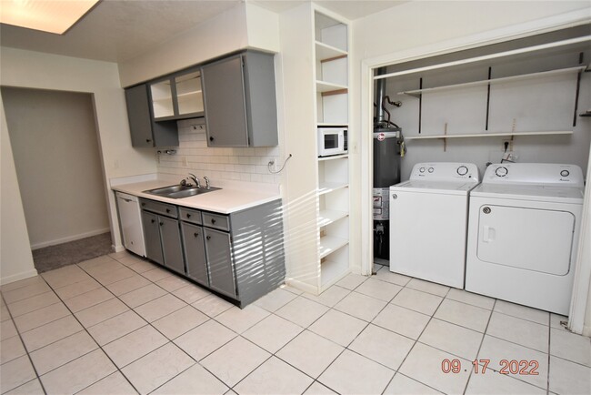 Building Photo - 1911 Westlake Rd