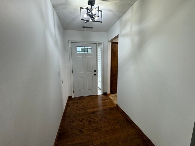 Building Photo - 8813 Beacon Woods Pl