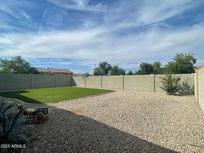 Building Photo - 1534 W Agrarian Hills Dr