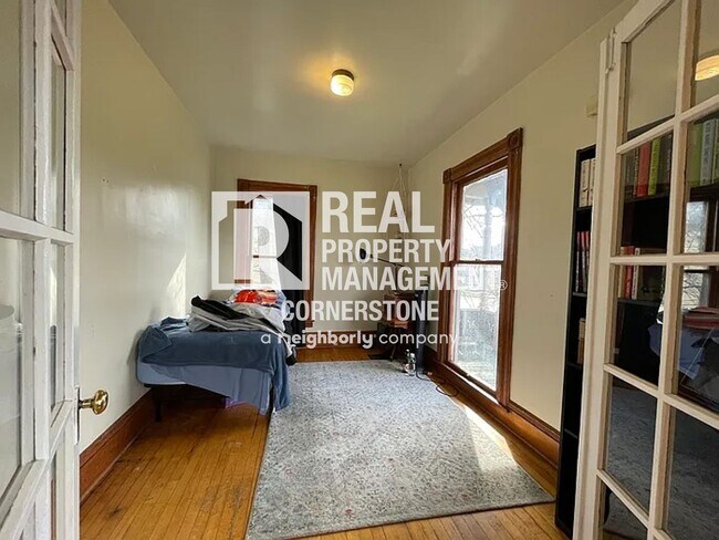 Building Photo - 808 W Kalamazoo Ave