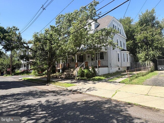 Building Photo - 19 Lincoln Ave