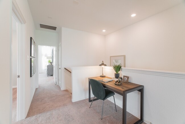 Building Photo - 438 Lake Day Dr