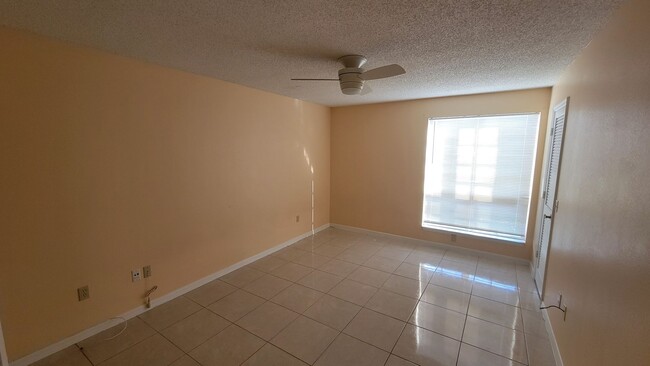 Building Photo - Townes of Southgate 2 Bedroom 2 Bathroom F...