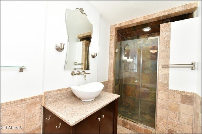 Building Photo - 1603 Villa Del Sol St