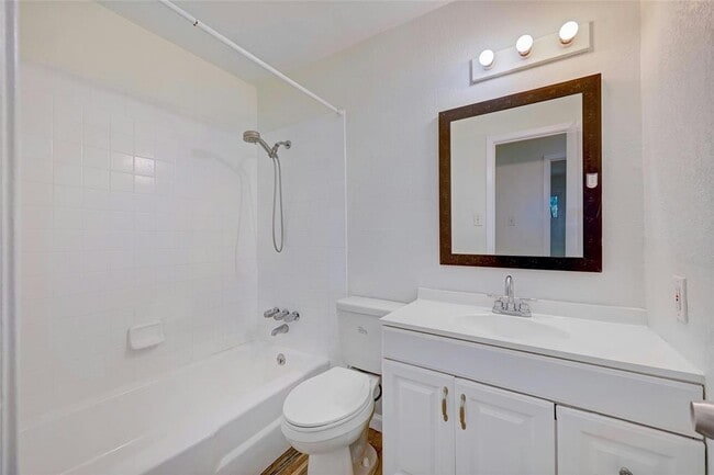 Building Photo - 8835 Tallwood Dr