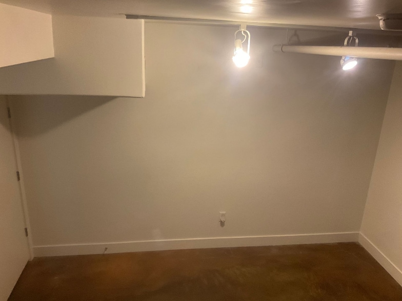 Building Photo - 342 W 200 S