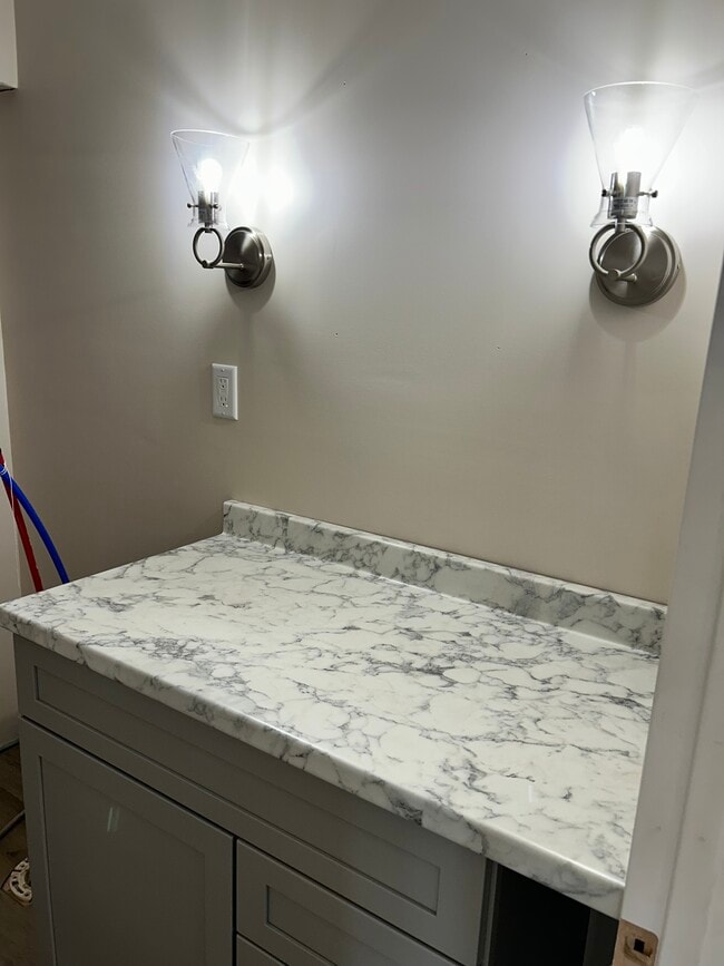 Building Photo - 169 Log Cabin Rd