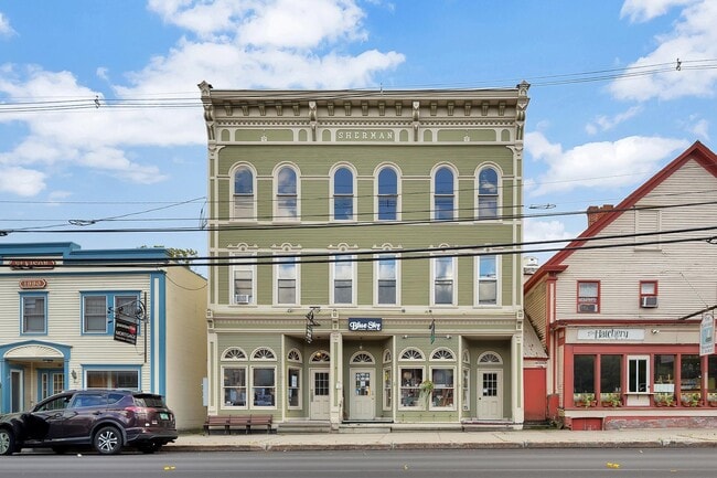 Building Photo - 158 Main St