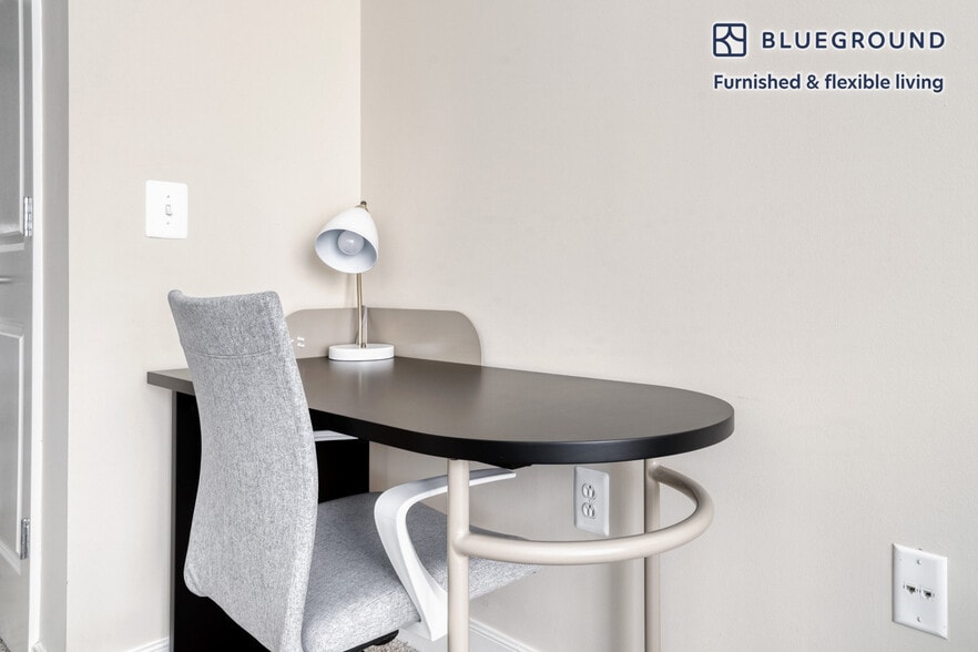 Building Photo - 425 L St NW