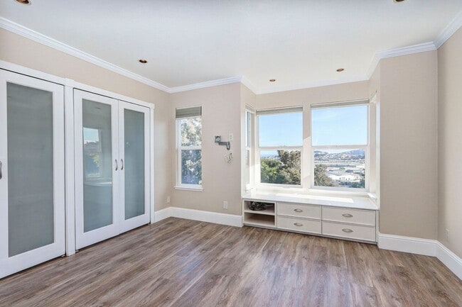 Building Photo - 2 Bed / 1 Bath townhome in sunny Potrero H...