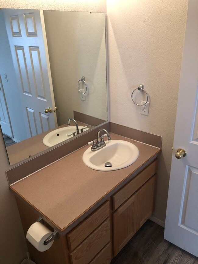 Building Photo - Your Cozy Boise Retreat Awaits! 3bd, 2.5b ...