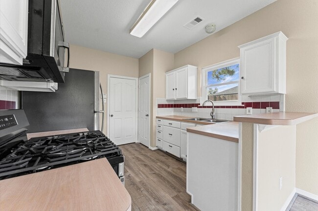 Building Photo - 6219 Springhaven Dr