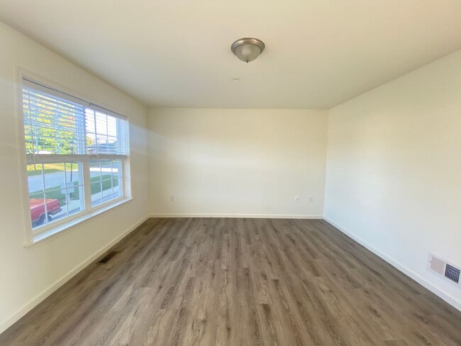 Building Photo - Beautiful 3 Bedroom, 2.5 Bath Townhome in Dallastown Schools!