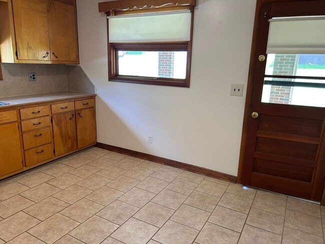 Building Photo - 2 Bedroom / 1 Bath  Home Kingsport, TN