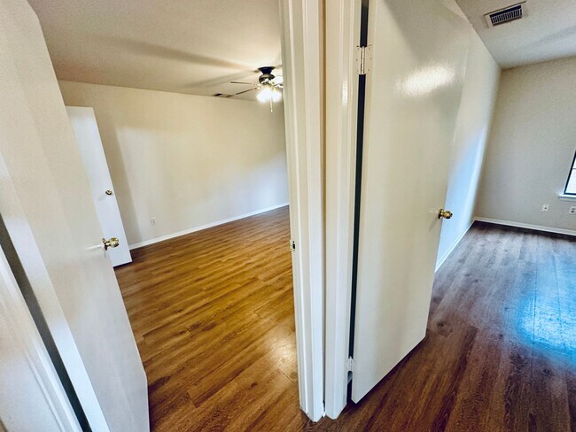Building Photo - 5207 Thunderbird St