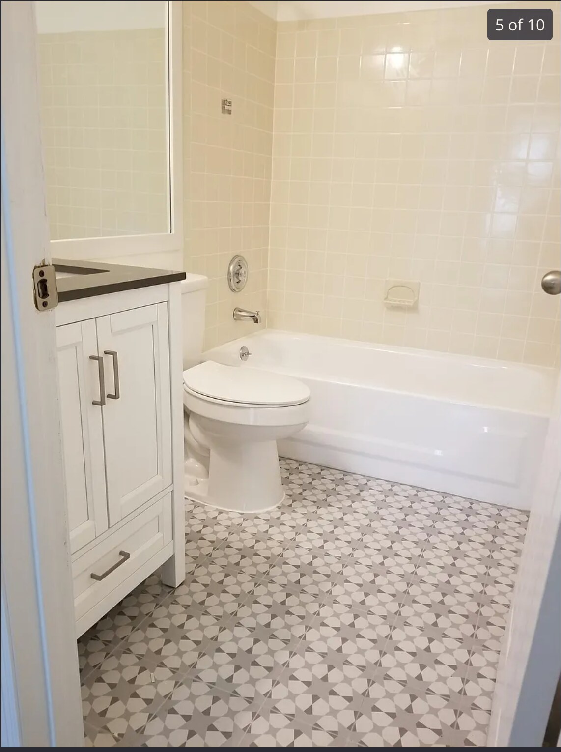 Building Photo - 2 Markham Cir