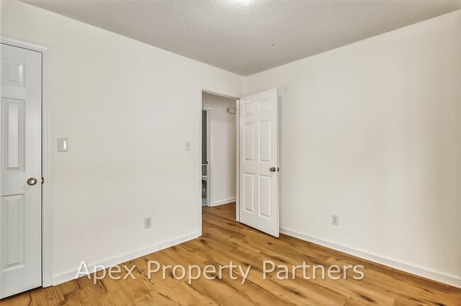 Building Photo - 9860 Southern Oak Way