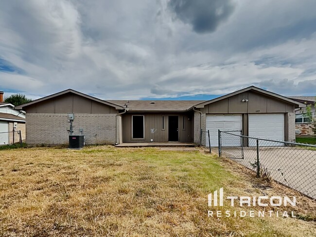 Building Photo - 1209 Meadow Creek Dr