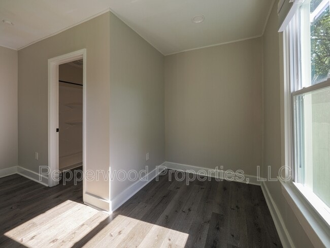 Building Photo - 930 Ansel St