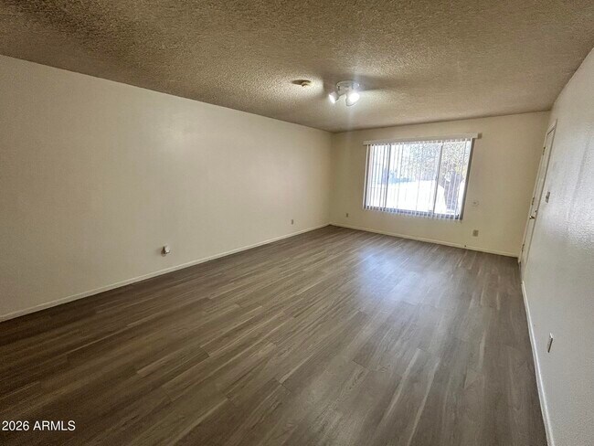 Building Photo - 5309 S River Dr