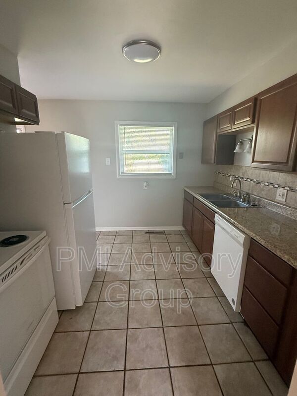 Building Photo - 1414 SW 32nd St