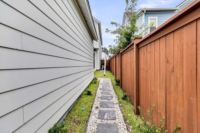 Building Photo - 396 Ripple Park Dr
