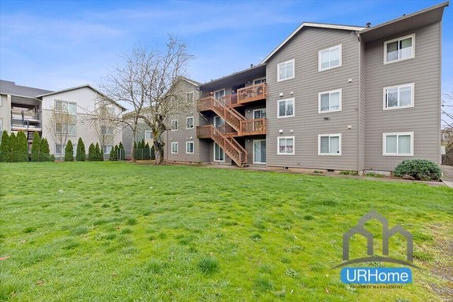 Interior Photo - 120 SE 143rd Ave