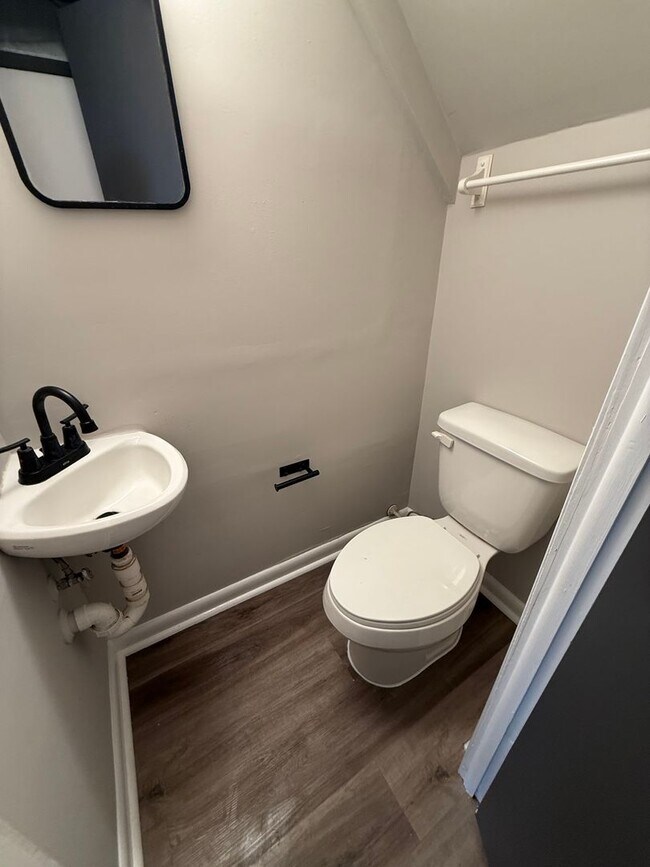 Building Photo - 935 E 41st St