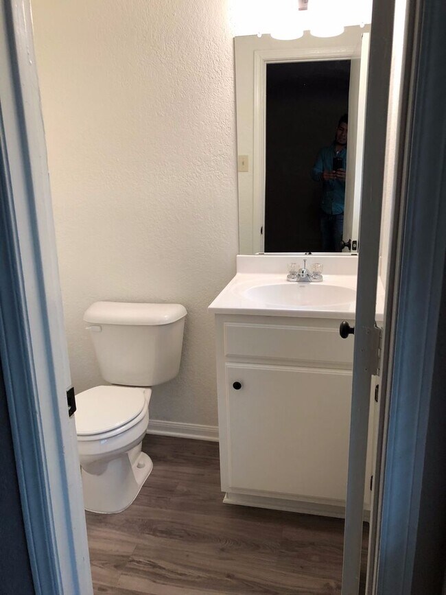 Building Photo - 3313 Maple Ave