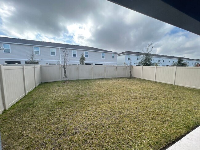 Building Photo - Beautiful and spacious 5/3 Kissimmee