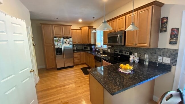 Building Photo - 73 Zain Cir