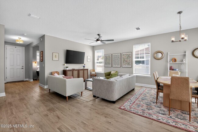 Building Photo - 244 Daydream Ave