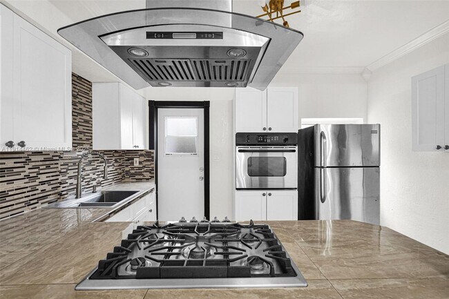 Building Photo - 12287 NE 7th Ave