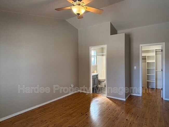 Building Photo - 1362 Pineridge Dr E