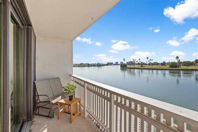 Building Photo - 450 Treasure Island Causeway
